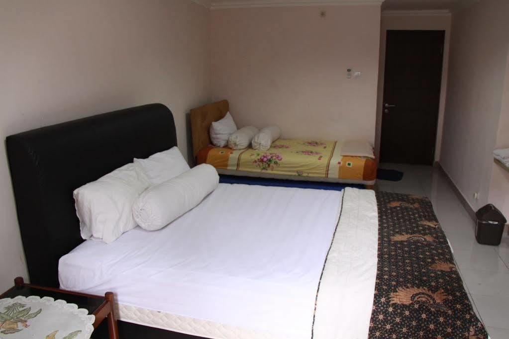 Pondok Malabar Guest House Jakarta Exterior photo